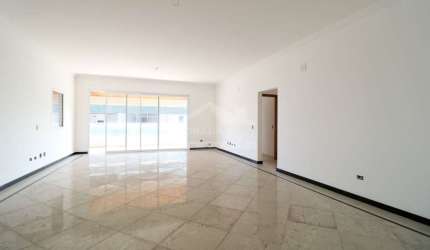 Apartamento ENORME no FORTE, 4 suítes, 3 vagas, lazer, só na imobiliária em Praia Grande.