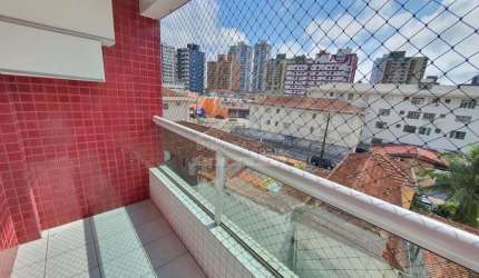 Apartamento no Forte, 2 dormitórios, sacada, confira na imobiliária em Praia Grande.