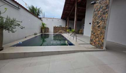 Casa ISOLADA e MARAVILHOSA no Forte, 6 dormitórios, piscina, edícula, confira em Praia Grande.