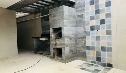Residencial em CONDOMÍNIO FECHADO, 3 dormitórios com 3 suítes na Guilhermina ( Praia Grande ).