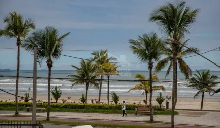 Comprar Casa Espetacular com 8 dormitórios na Ocian. Confira na imobiliária em Praia Grande.