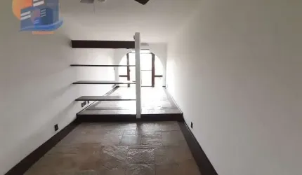 Apartamento c/ Ótima Localização Apenas 400 Metros da Praia Enseada.