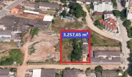 Lote/Terreno com 2 Residências à Venda com 3.257 m² - Praia da Enseada - Guarujá