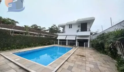 Casa Ampla em excelente estado de conservação!