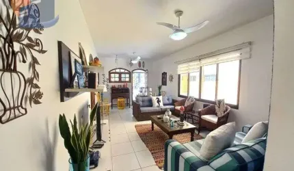 Linda Cobertura a  300 metros da Praia da Enseada Guarujá.
