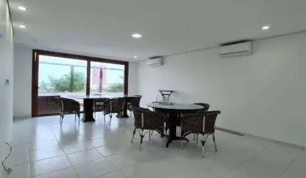 Casa em Condomínio  150 metros do Mar Região dos Hotéis.