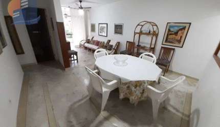 Amplo Apartamento. Prédio com lazer - Praia Enseada.