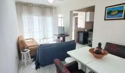 Apartamento Reformado Apenas 3 Quadras da Praia Enseada.