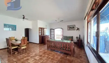AMPLA COBERTURA À VENDA NA PRAIA DA ENSEADA.