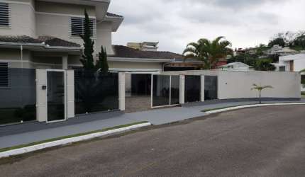 Casa com 3 quartos, suíte, mobiliada na Pedra Branca