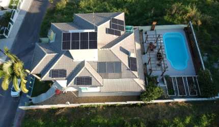 Casa na Pedra Branca com 3 quartos sendo 1 suíte, mobiliada e de alto padrão