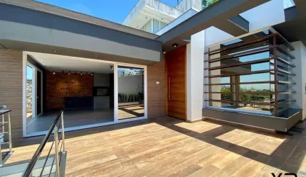 Casa na Pedra Branca com 4 quartos sendo 1 suíte, 3 banheiros e 2 vagas de garagem