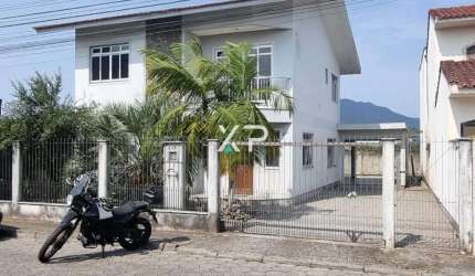 Casa no Centro de Palhoça à venda com 4 dormitórios | XP2461