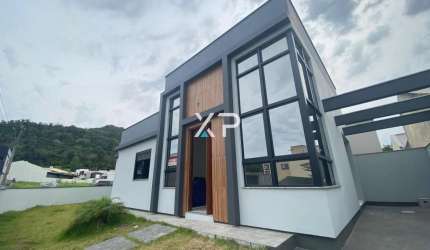 Casa com 03 dormitórios sendo 01 suíte á venda no Bela Vista