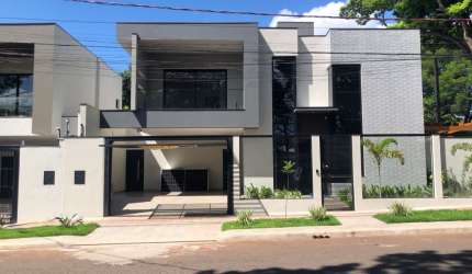 Vendo – Belíssimo Sobrado Alto Padrão 4 quartos – Vila esperança - Maringá-PR