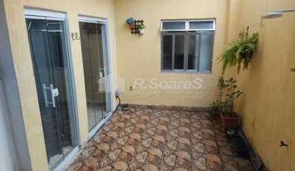 Casa com 2 quartos à venda na Rua Engenheiro Trajano de Medeiros, Magalhães Bastos, Rio de Janeiro, 209 m2 por R$ 250.000