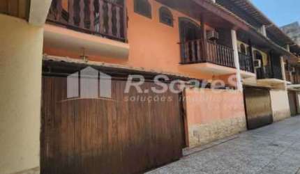 Casa em condomínio fechado com 3 quartos à venda na Rua das Hortências, Vila Valqueire, Rio de Janeiro, 150 m2 por R$ 580.000