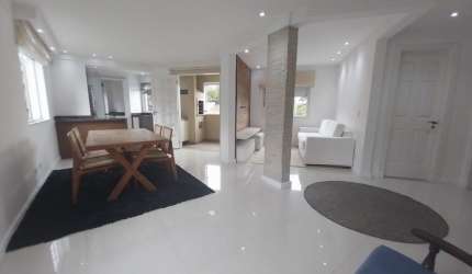 APARTAMENTO PRATICAMENTE MOBILIADO.