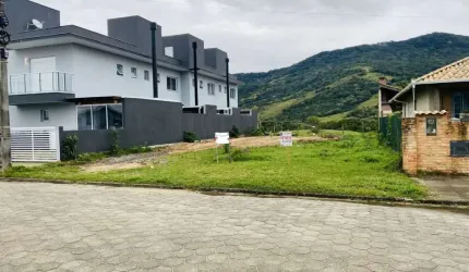 Terreno com total infraestrutura