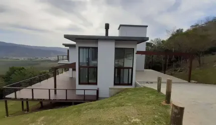 Belíssima Casa no Morro da Silveira