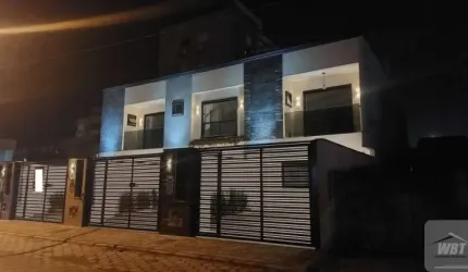 SOBRADO EM ITAPEMA, ALTO PADRÃO, COM 03 DORMS., FI