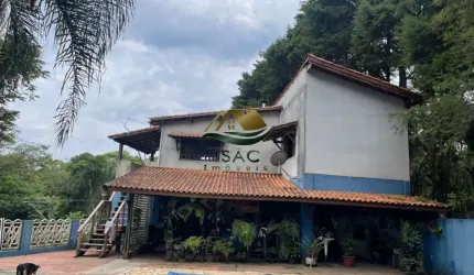 Excelente chácara na serra, provida de uma linda vista panorâmica !!