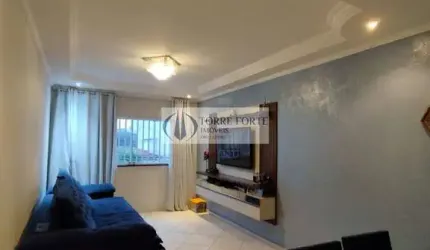 Sobrado triplex com 3 dormitórios, 1 suíte, 2 vagas de garagem, Vila Helena