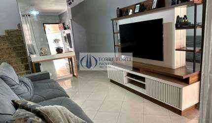 Sobrado 2 dormitórios, 80 m2, 2 vagas, churrasqueira, no Jardim Fernandes
