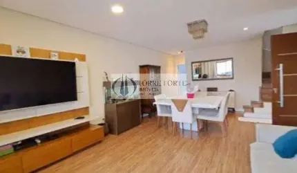 Linda casa com 3 quartos, varanda e 2 vagas na Vila Morse