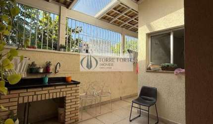 Lindo sobrado com 3 dormitórios e 4 vagas em Jardim Monte Kemel