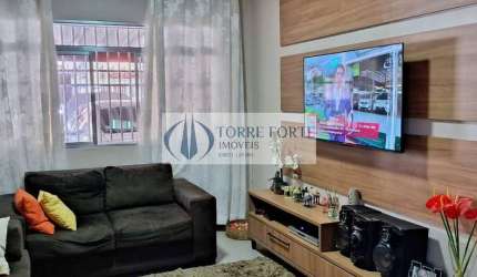 Linda casa com 3 dormitórios, varanda e 2 vagas em Sítio Morro Grande