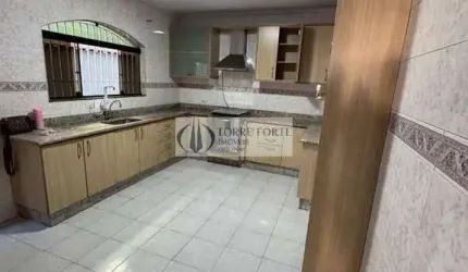 Lindo Sobrado com 3 quartos 3 vagas , churrasquiera no Jardim Santa Adelia.