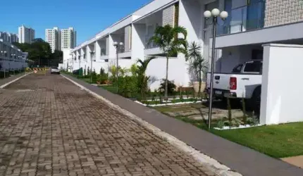 Sobrado à venda no bairro Santa Genoveva em Goiânia/GO