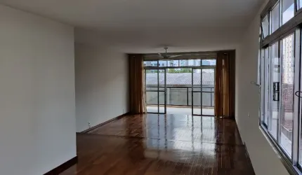 Gonzaga locação Fantástico 4 dormitorios a poucos metros do mar