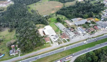Área Comercial/Industrial - Zoneamento CUE  (frente) e ZPFV (fundos)