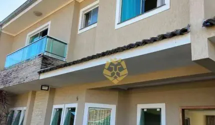 Excelente Sobrado com 3 dormitórios à venda, 127 m² por R$ 742.000 - Uberaba - Curitiba/PR!