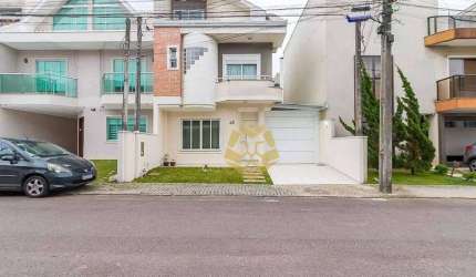 Excelente casa em condominio fechado no bairro Pinheirinho.