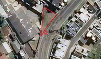 Construa seu Sonho: Terreno Triangular ZR2 com 379m², Viável para Três Sobrados! Localização Privilegiada no Boa Vista, Curitiba/PR!