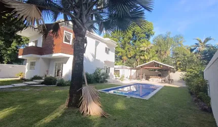 Linda casa triplex em Vargem Grande RJ