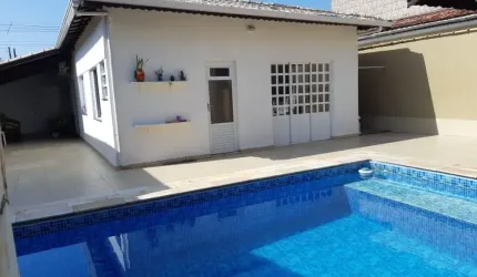 MARAVILHOSA CASA COM PISCINA 3 DORMS