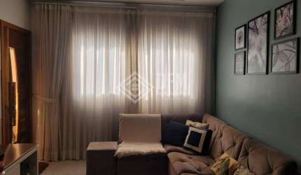 Belíssima Casa Térrea à venda na Villa Dí César em César de Souza, Mogi das Cruzes, SP, com 3 dormitórios, sendo 1 suíte e cozinha integrada com móveis planejados.
