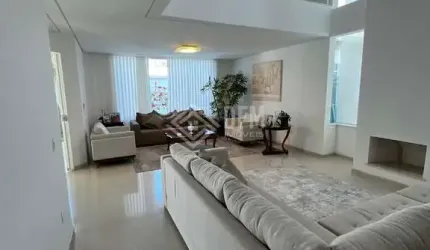 Casa Sobrado Alto Padrão à venda na Vila Oliveira em Mogi das Cruzes, SP, com 3 suítes e 348 m² de área construída.