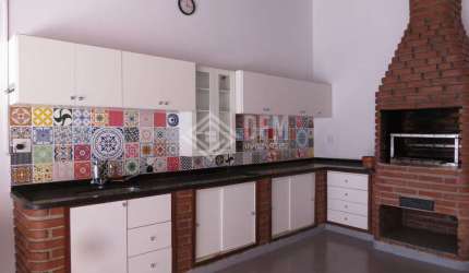 Casa Sobrado à venda no bairro Alto Ipiranga em Mogi das Cruzes, com 3 dormitórios e amplo espaço gourmet.