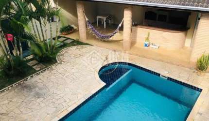 Condomínio Aruã - Casa à Venda no Condomínio Aruã - 3 Suítes, Piscina e Sauna em Mogi das Cruzes