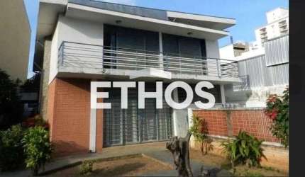 Casa de Alto Padrao a venda e locacao no Centro de Jundiai: 3 dormitorios, 2 suites, 8 garagens