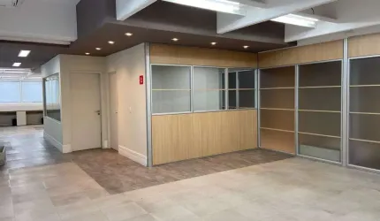 Sala comercial com 5 salas para alugar na Avenida das Nações Unidas, 13797, Vila Gertrudes, São Paulo por R$ 14.012