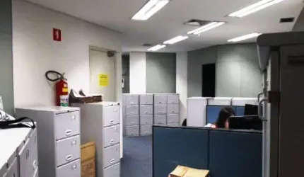 Ponto comercial com 2 salas para alugar na Avenida São Luís, 68, Centro, São Paulo por R$ 42.012
