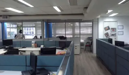 Sala comercial com 6 salas para alugar na Rua Líbero Badaró, 471, Centro, São Paulo por R$ 7.027