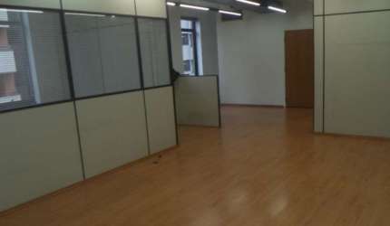 Sala comercial com 4 salas para alugar na Rua Sansão Alves dos Santos, 433, Cidade Monções, São Paulo por R$ 4.282