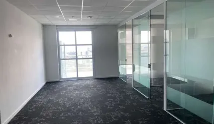 Sala comercial com 4 salas para alugar na Avenida Doutor Chucri Zaidan, 1550, Vila Cordeiro, São Paulo por R$ 13.506